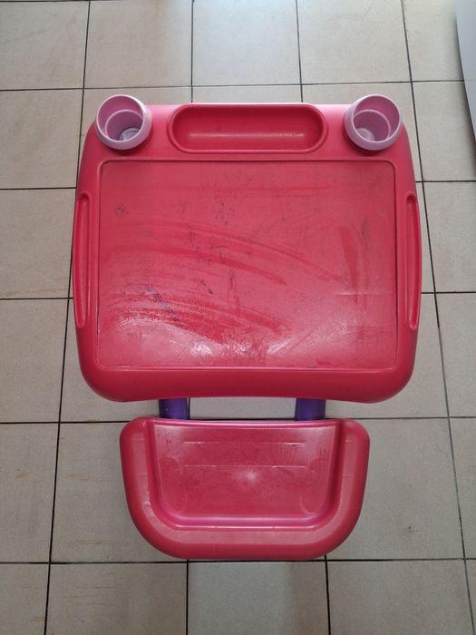 Mesa estudo e brincar de criança