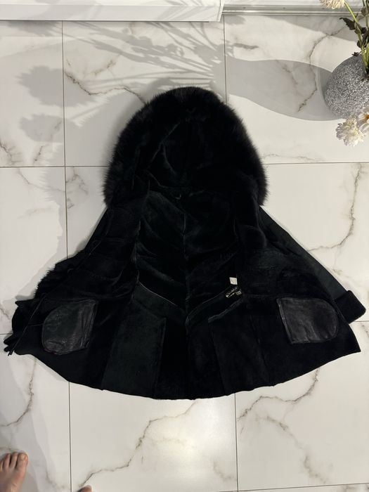 Жіноча дублянка з капюшоном