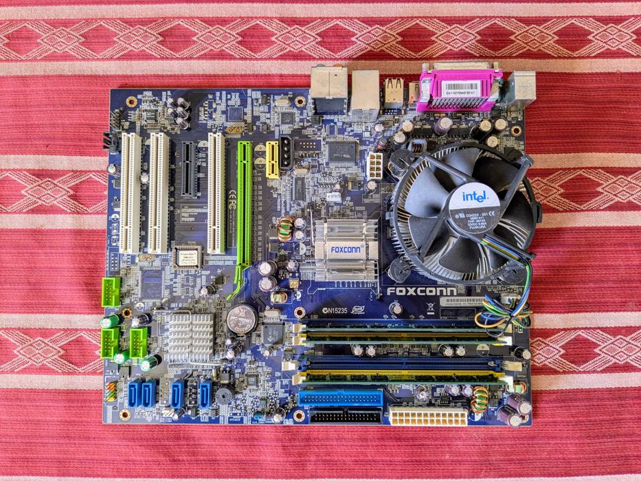 Kit Motherboard Foxconn + Intel Pentium D + 3GB RAM DDR2  (peças)
