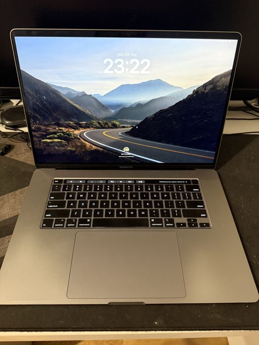 Macbook pro i7 16gb ram 512 gb 16 cali 2019