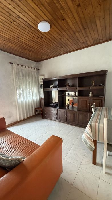 Arrenda-se quarto