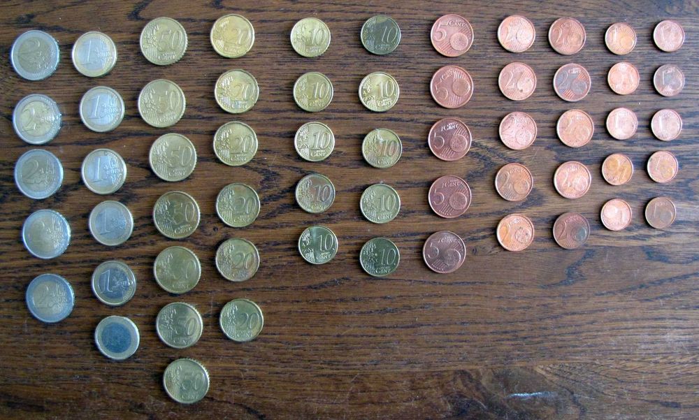 Монеты EURO обменяю по номиналу на банкноту.