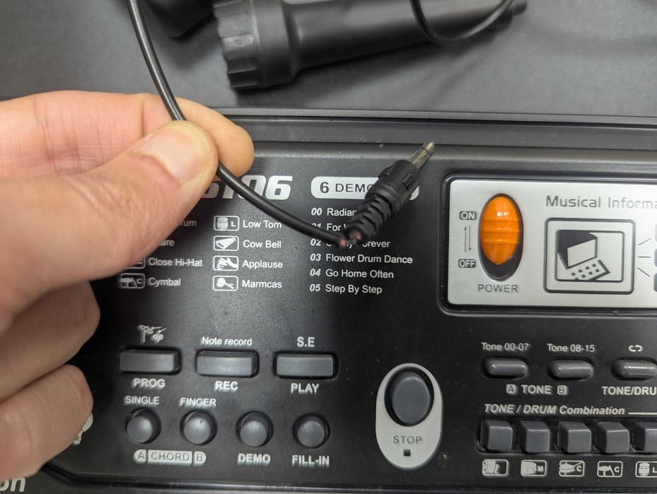 Teclado eletrónico infantil MQ‑6106, 61 teclas