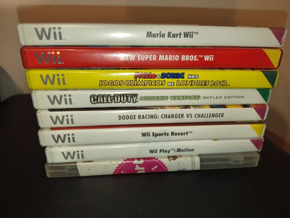 Nintendo Wii com comandos e jogos
