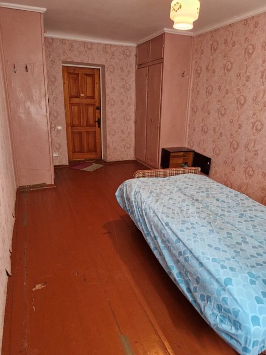 Здається кімната в гуртожитку