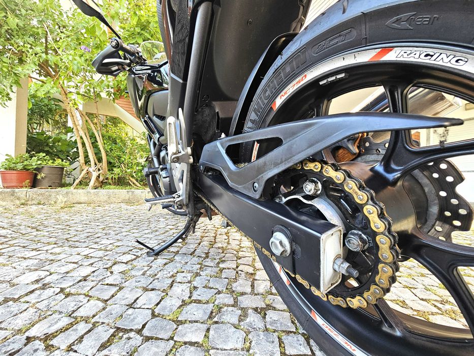 Honda NC 750 X com apenas 29.800 kms, muito estimada