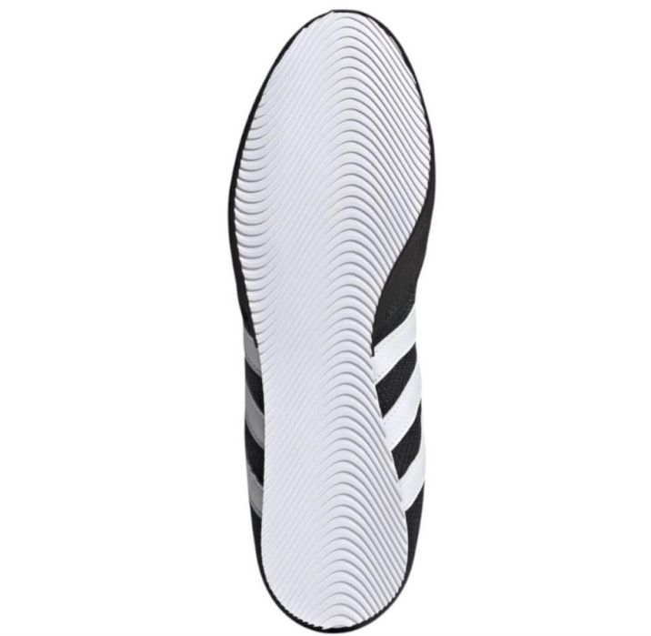 Adidas боксерки.