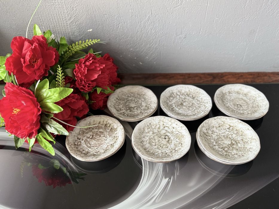 Śliczny serwis kawowy porcelana Karolina Czytaj opis !