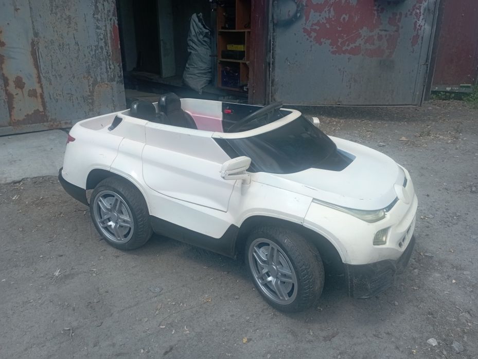 Продам електромобіль дитячий