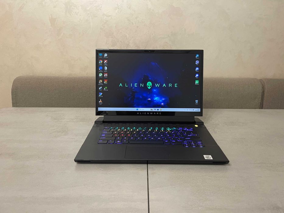 Ігровий ноутбук Dell Alienware 15 R3 / 15,6" FHD IPS / i7-10750H / 16GB / 512GB / GeForce RTX 2070 Super 8GB