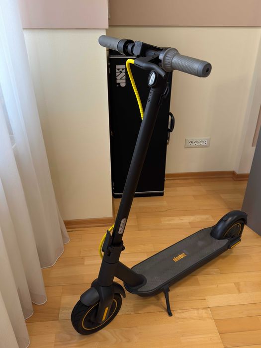 Ninebot KickScooter Max G30 — малий пробіг / багата комплектація