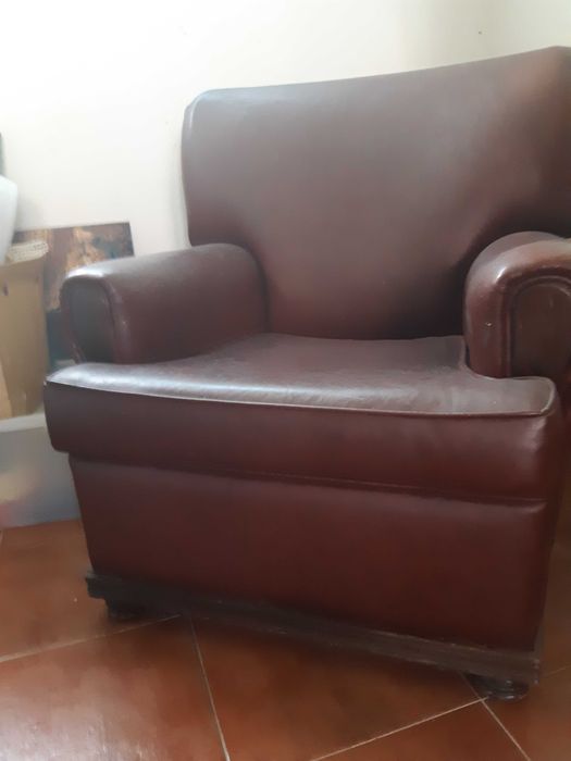 Poltrona em pele sintética