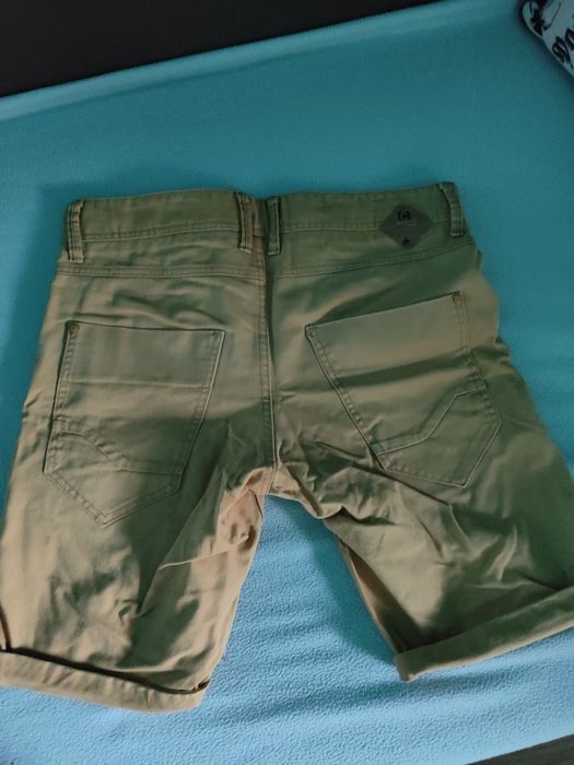 Krótkie spodenki r. 30