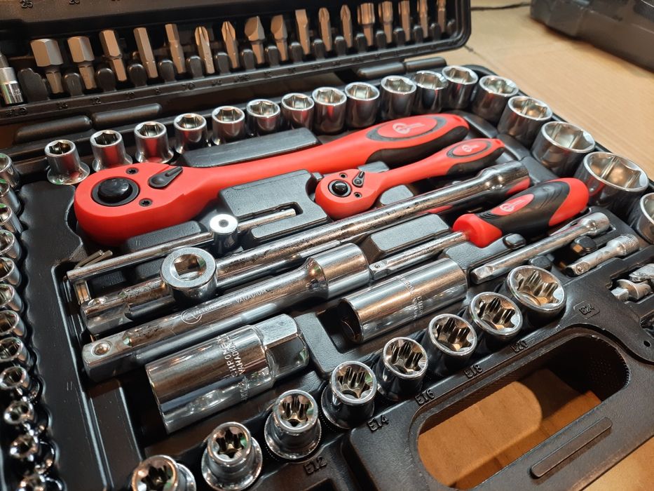 Набір інструментів 108 одиниць  1/2", 1/4" INTERTOOL ET-6108