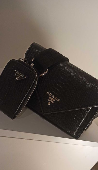 torebka na grubym pasku prada
