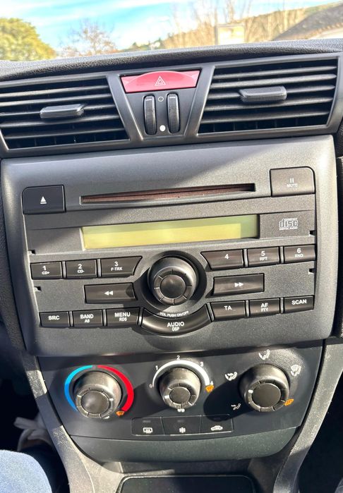 Fiat Stilo 1.4 16V Sport M6 - Gasolina Ano 2005 foto 3