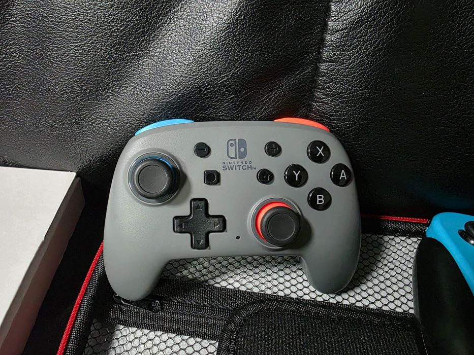 Nintendo switch OLED  64 gb hori switch split pad pro pikachu Mario golf super rush pro controller