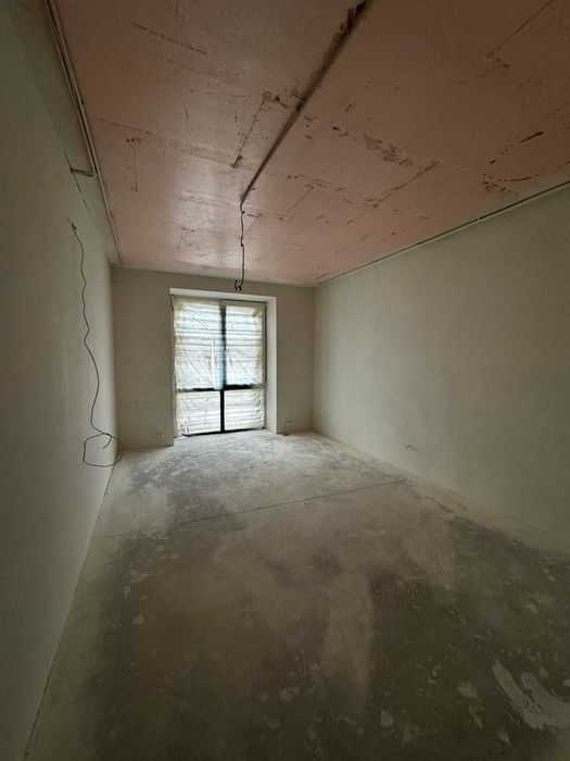 Продається двоповерхова квартира в центрі.