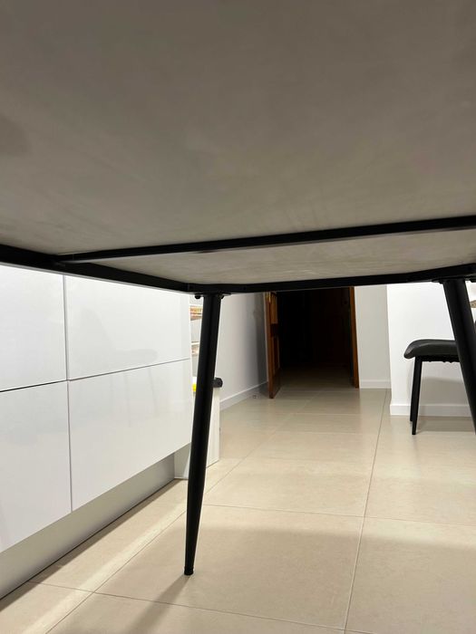 Vendo Mesa e Cadeiras