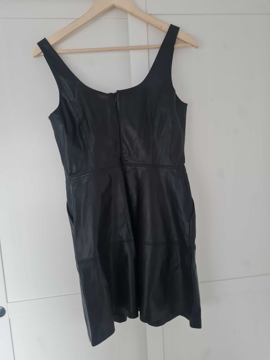 Sukienka skórzana Mango