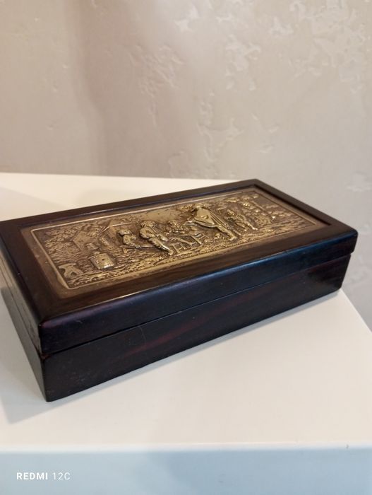 Шкатулка антикварна