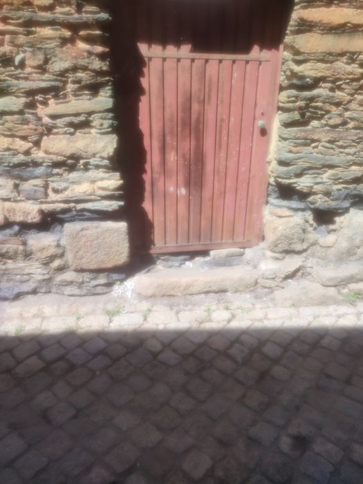 Vendo uma casa de habitação em mós