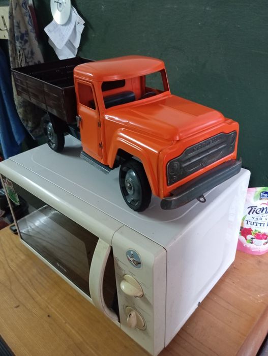 Игрушки машинки СССР. Грузовик - Уралец