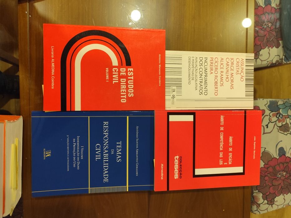 Vários livros direito