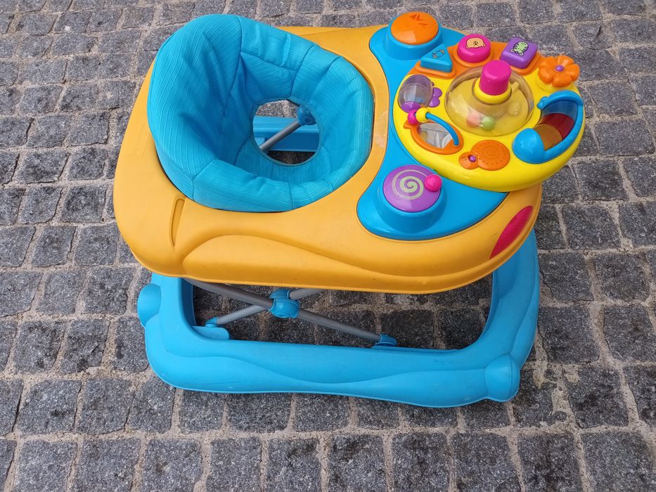 Andarilho bebé com atividades