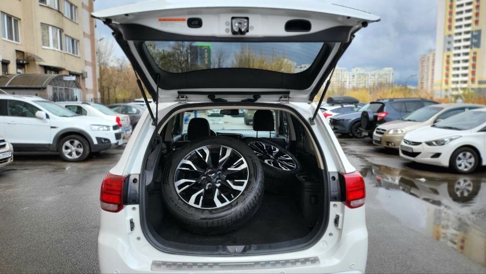 Mitsubishi Outlander PHEV 2.0 4WD 2016p