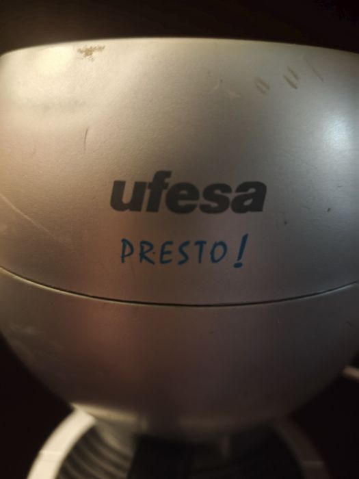 Máquina de café da marca ufesa429483893939906561