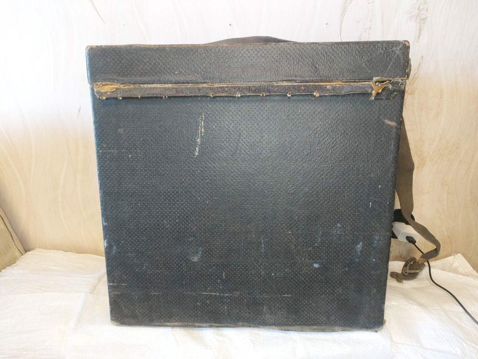 Кофр, кейс для довоенной гармони, Красный Пртизан