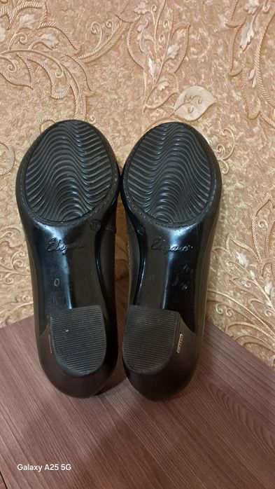 Продам туфли кожаные  р.39.