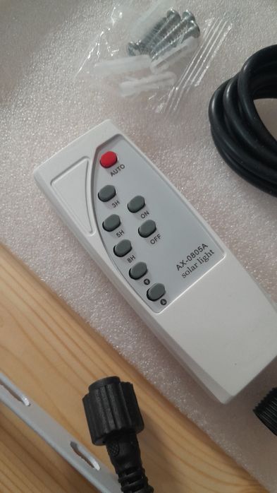 Candeeiro Solar LED 300W – O teu herói nos apagões (e no Apocalipse ta