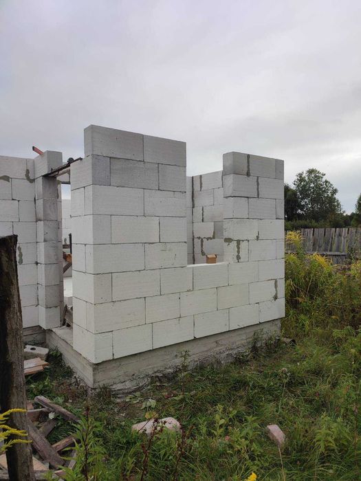 Продам земельну ділянку з розпочатим будівництвом