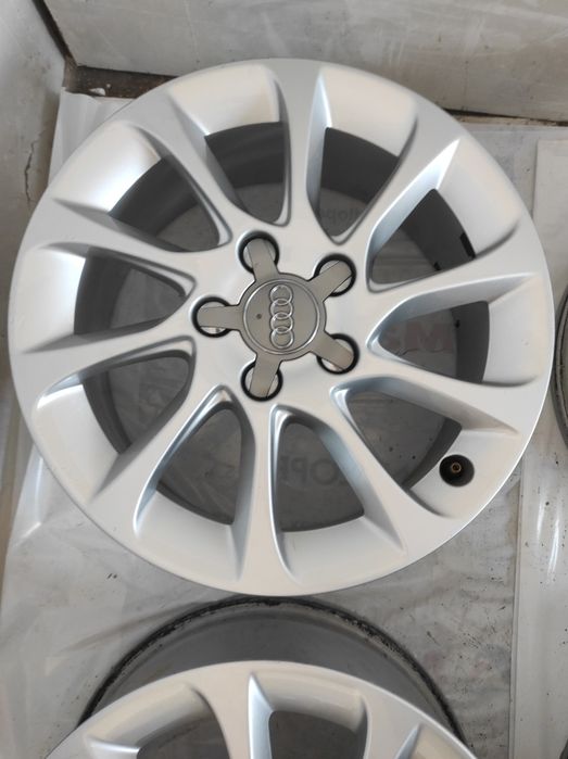 430 Felgi aluminiowe ORYGINAŁ AUDI R 16 5x112 otwór 57,1 Bardzo Ładne