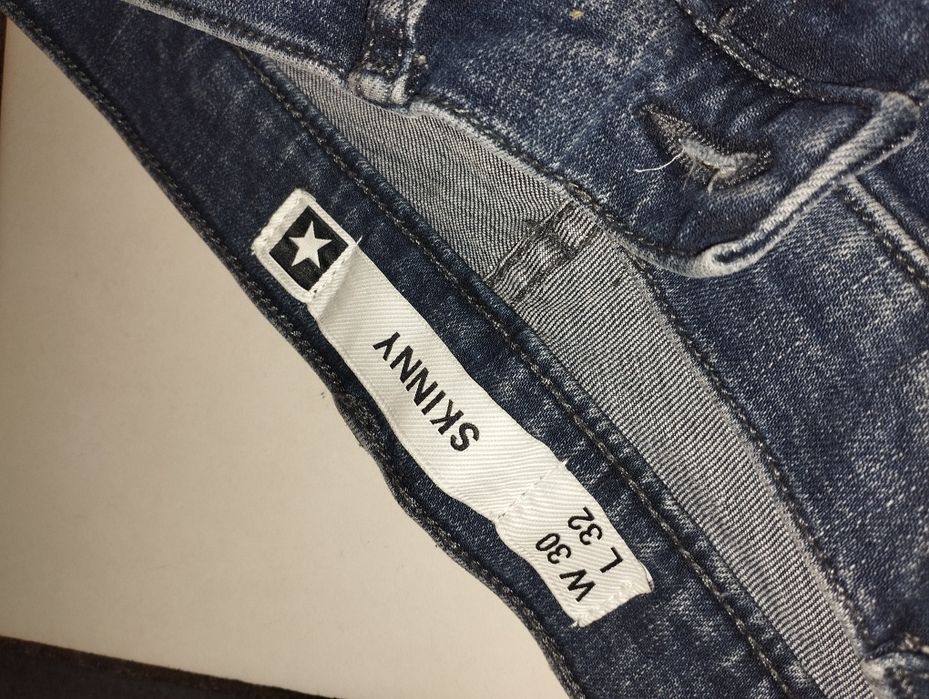 Dżinsy nigdy nie noszone