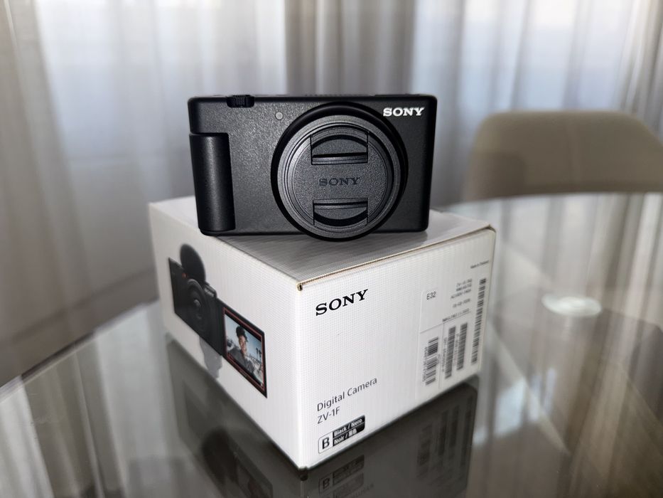 Máquina Fotográfica SONY ZV-1F + acessórios originais | *nova e com garantia*