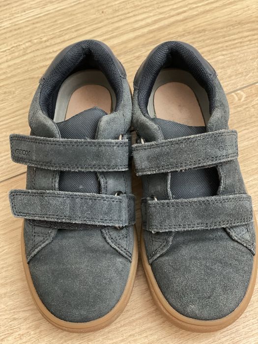 Tenis Geox,  azul escuro, apertam com 2 velcros