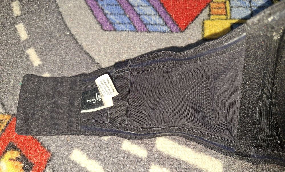 Biustonosz z fiszbinami Pour Moi 80F (36E).
