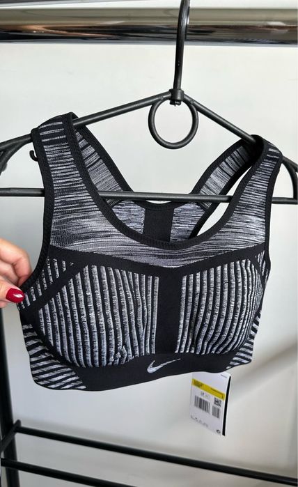 Спортивний топ бра Nike