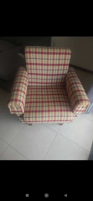 Sofá de um lugar estofado