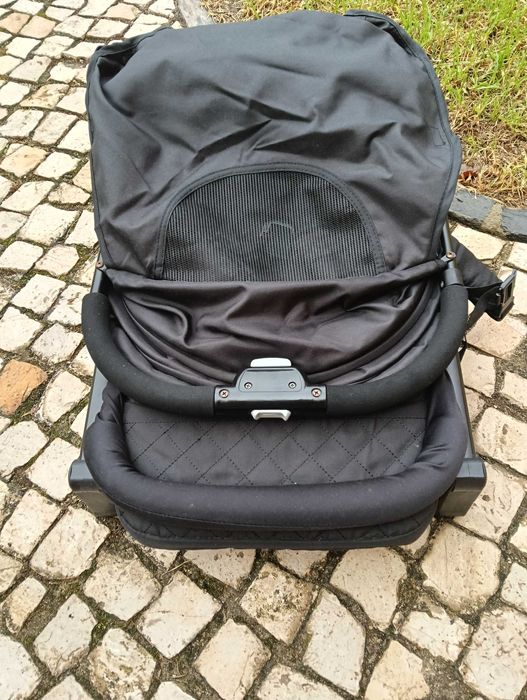 Carrinho bebé dobrável cabine avião