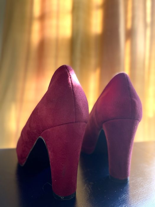 Sapatos de salto efeito veludo