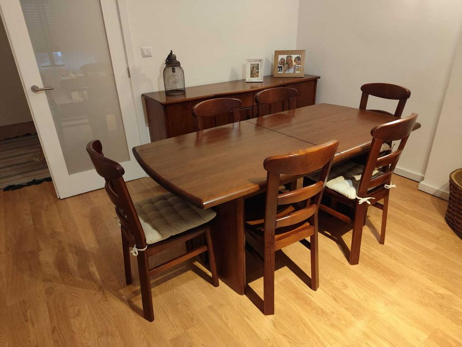 Mesa e Aparador de sala