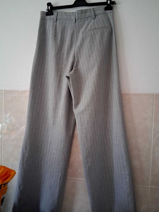 Calça Breskha,com camisola Mango.