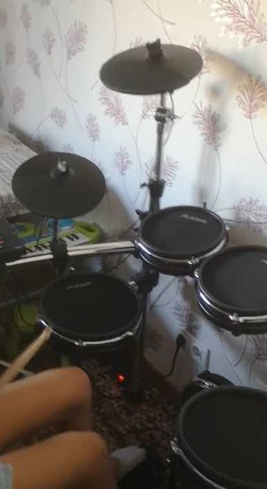 Bateria eletronica Alesis Command Mesh Kit