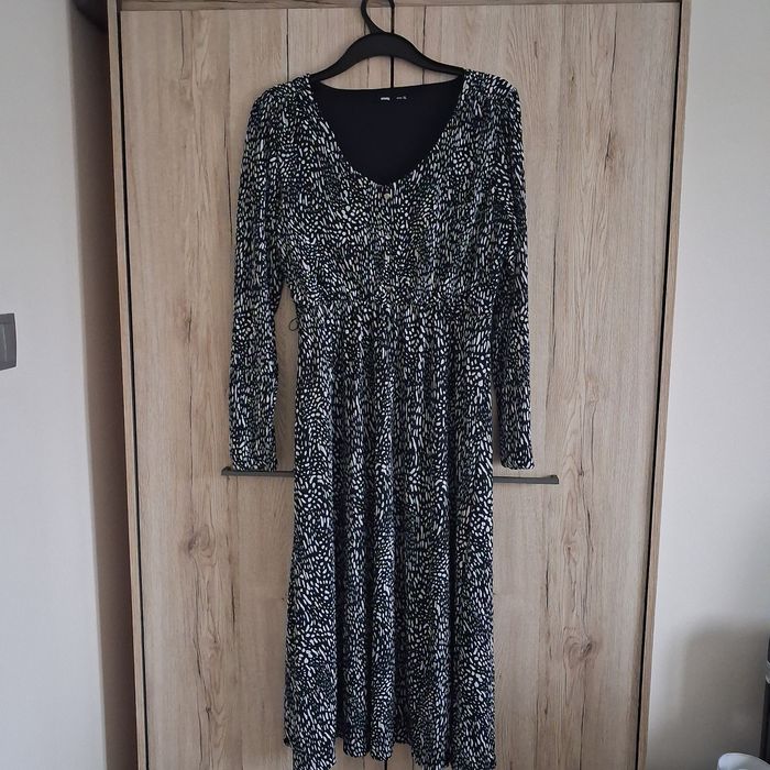 Sukienka nowa bez metki Sinsay XL/42/44 damska biust do 135 cm