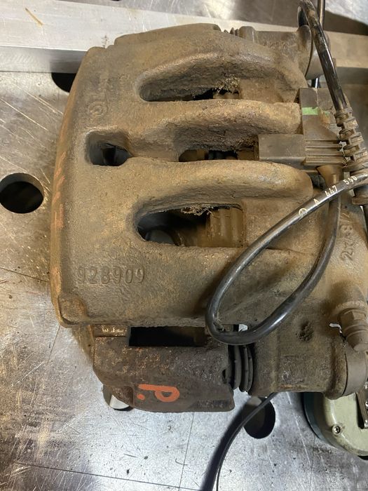 Zaciski hamulcowe + jarzma vito 447