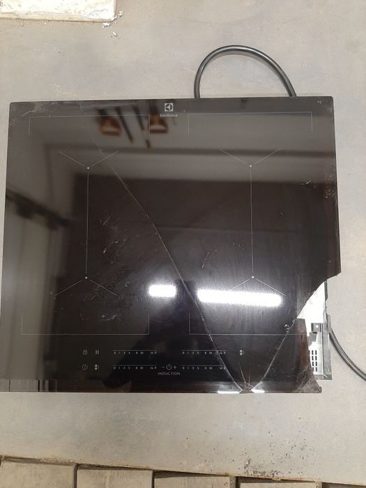 Płyta indukcyjna Electrolux EIV644. Uszkodzone szkło.